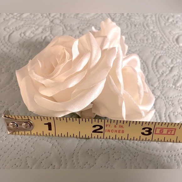 NIB~Romantic Silk Triple Rose Hair Clip - Picture 4 of 7
